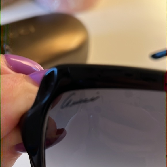 Gucci Black sunglasses - Picture 10 of 12